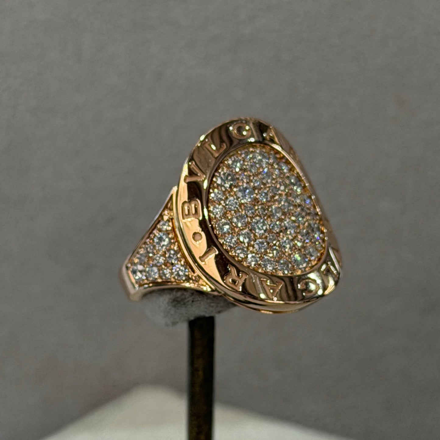 Cartier Love Armreif aus Roségold mit Diamanten