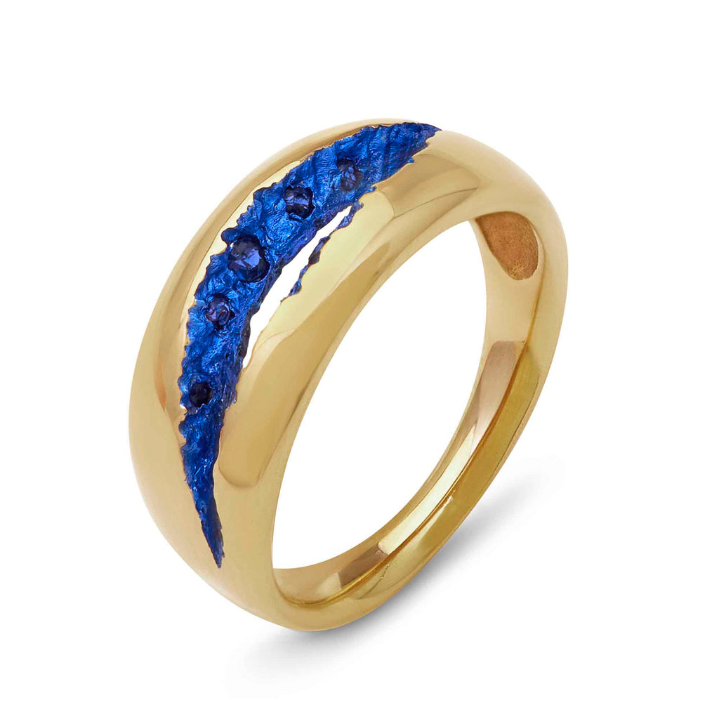 Rock Pool 18ct Yellow Gold Blue Sapphire Ring three quarter view